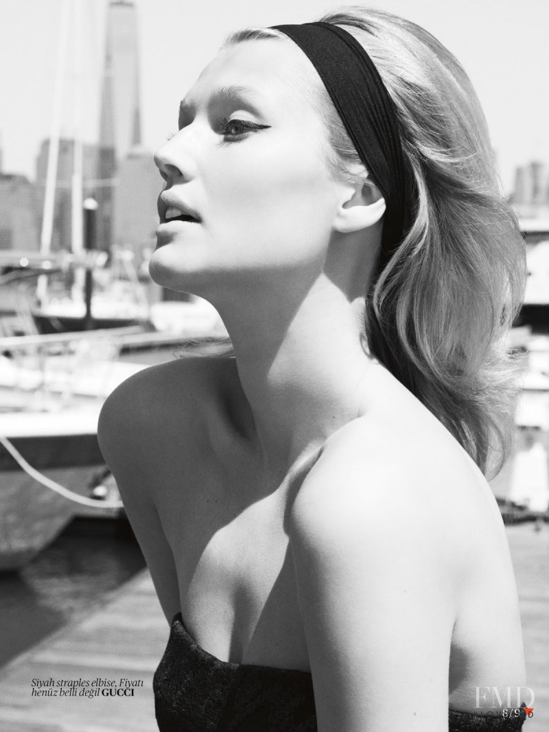 Toni Garrn featured in Tehlikeli Sarisin, September 2013