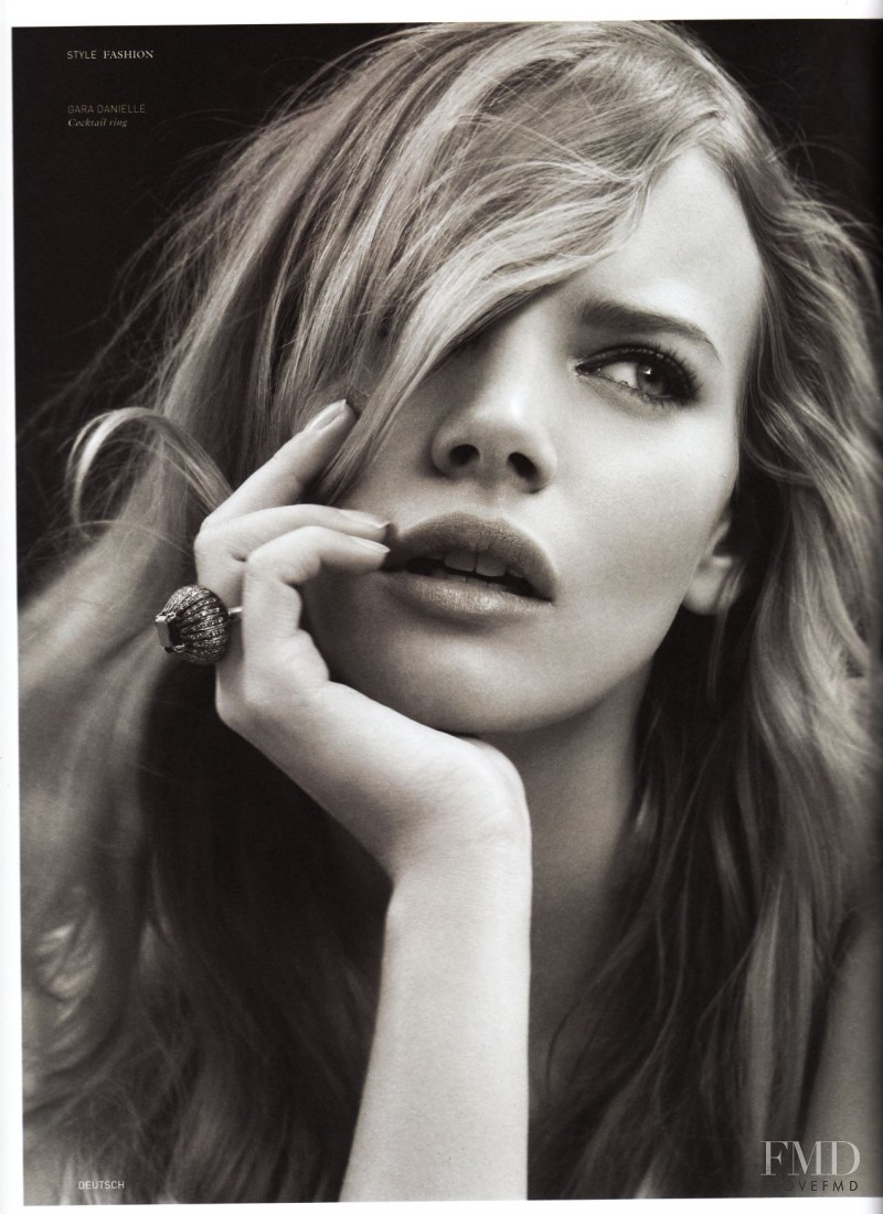 Marloes Horst featured in Marloes, February 2009