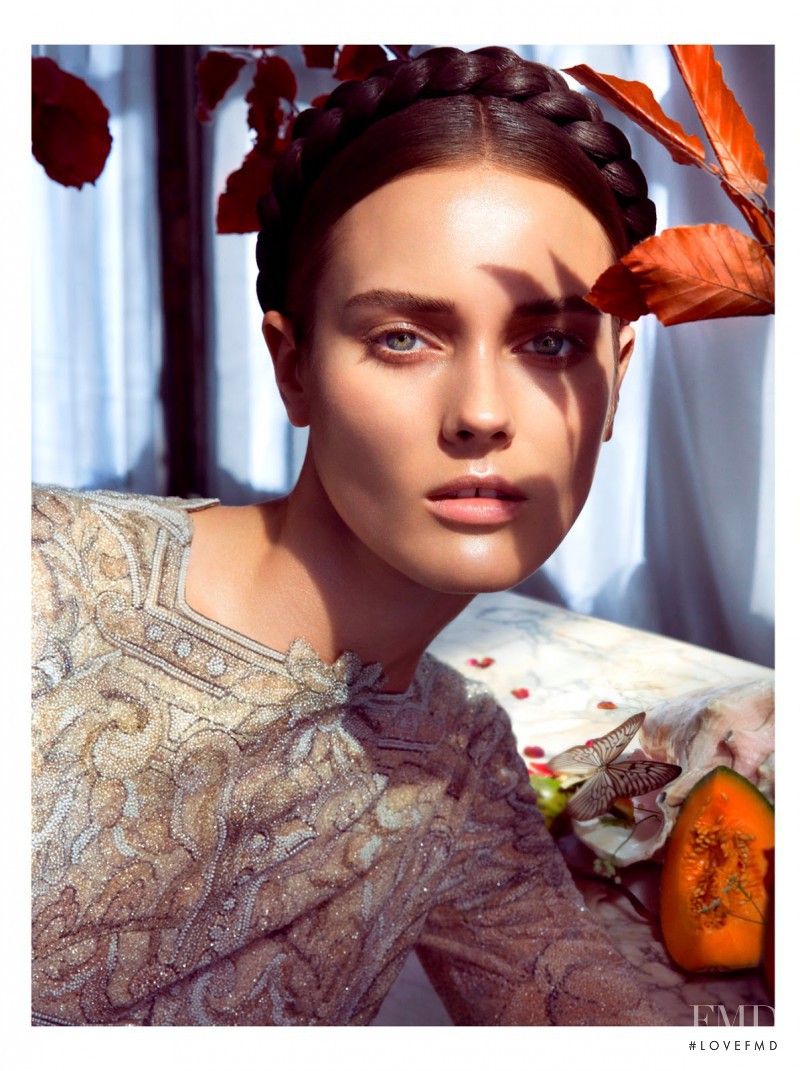 Monika Jagaciak featured in É Alta Moda, September 2013