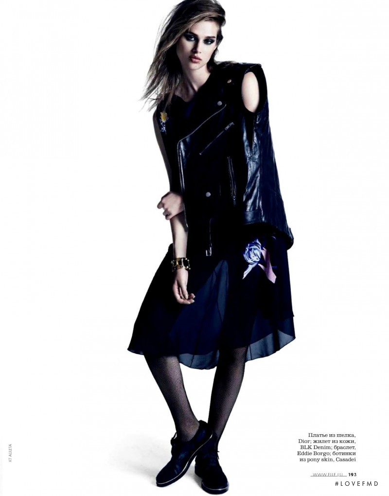 Anais Pouliot featured in Don\'t Panic, October 2013