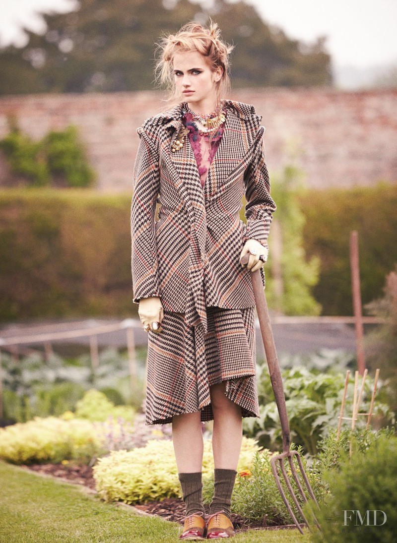 Elinor Jade Weedon featured in The Country Girl, October 2013