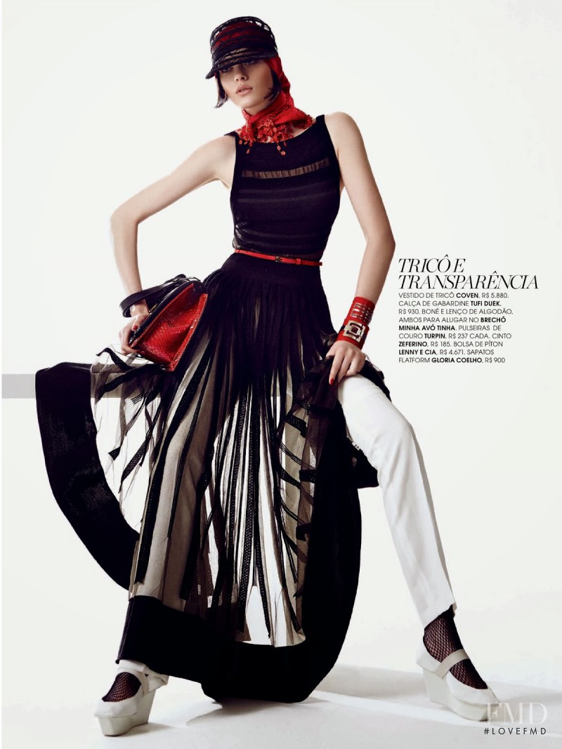 Thairine García featured in Novo De Novo, September 2013