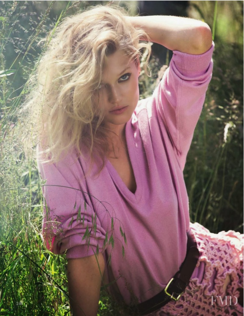 Toni Garrn featured in Antes Del Atardecer, October 2013