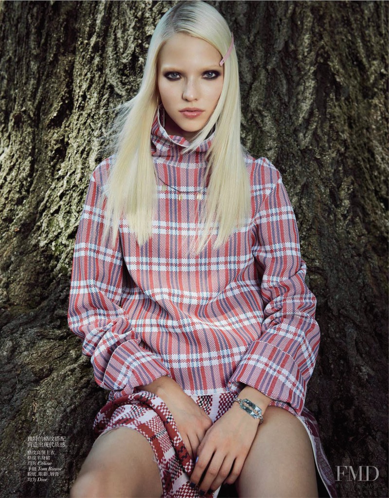 Sasha Luss featured in Checkmate, October 2013