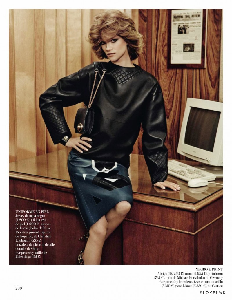 Kasia Struss featured in Son Solo Negocios, October 2013