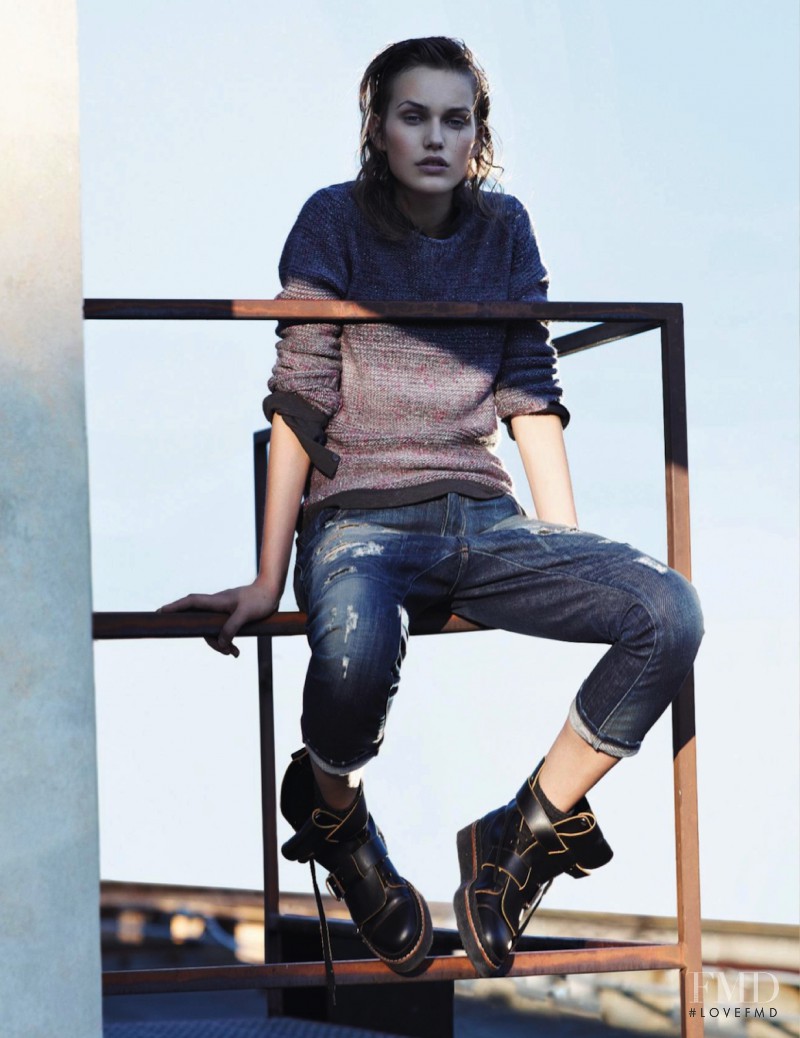 Karolina Waz featured in Post-grunge, October 2013