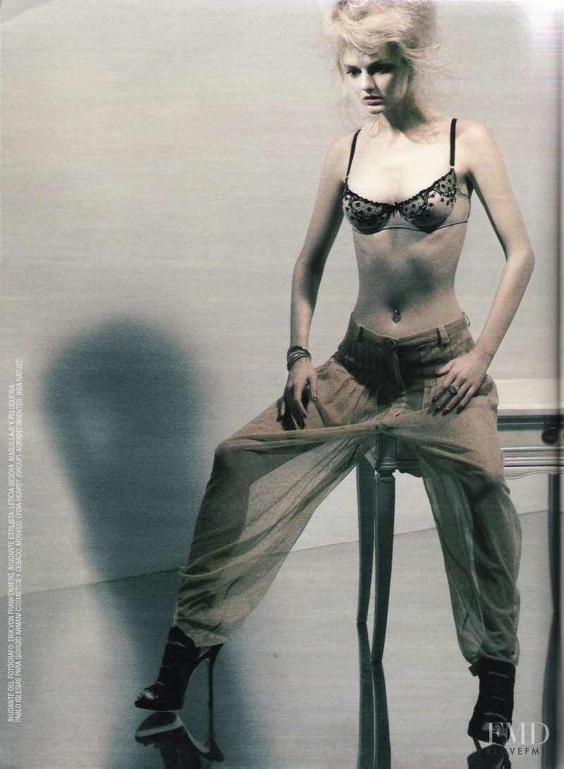 Lydia Hearst featured in Confidencias a medianoche, February 2009