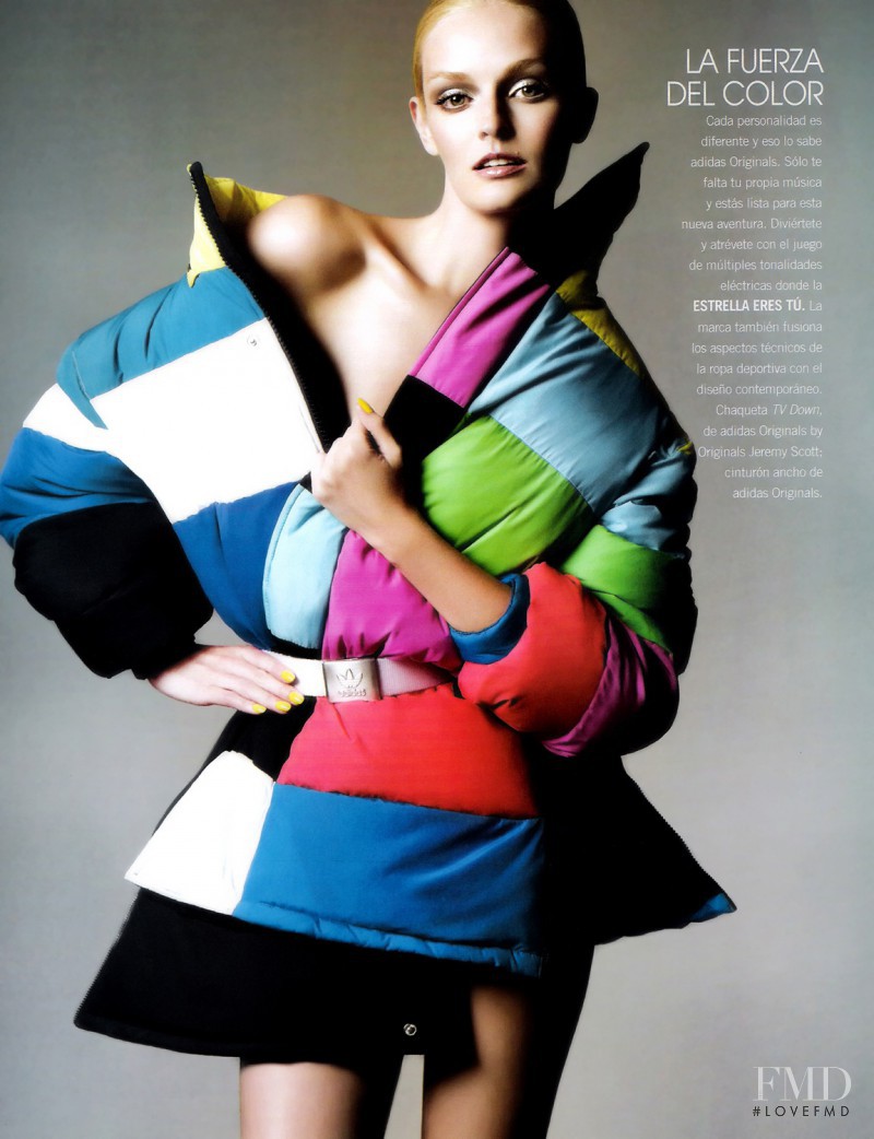 Lydia Hearst featured in Estilo Ùnico, November 2009