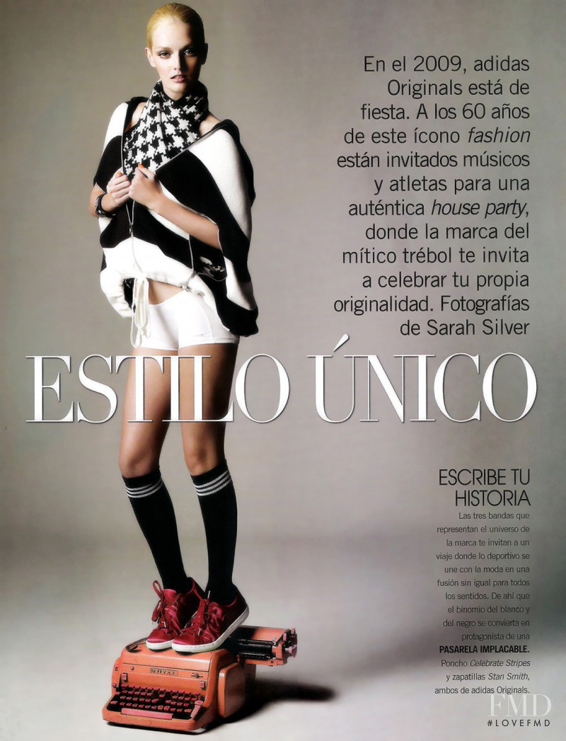 Lydia Hearst featured in Estilo Ùnico, November 2009