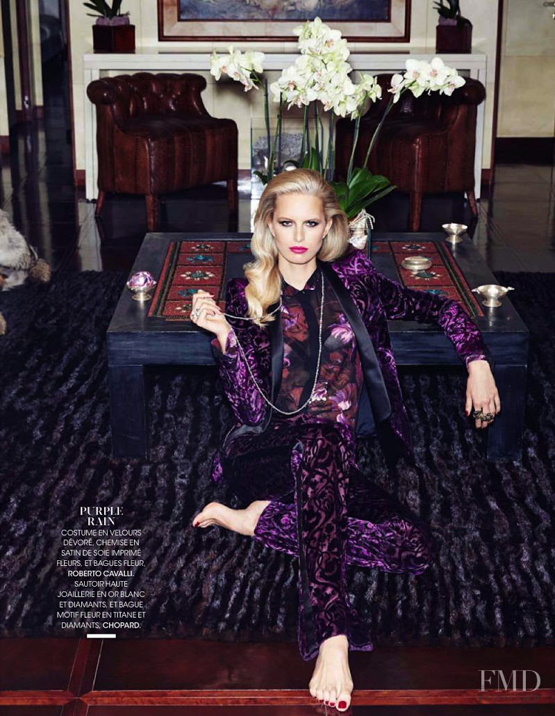 Karolina Kurkova featured in Top En Pleine Révolution, December 2013