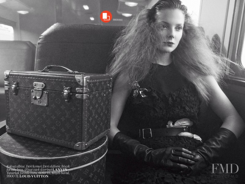 Eniko Mihalik featured in Eniko yolda, December 2013