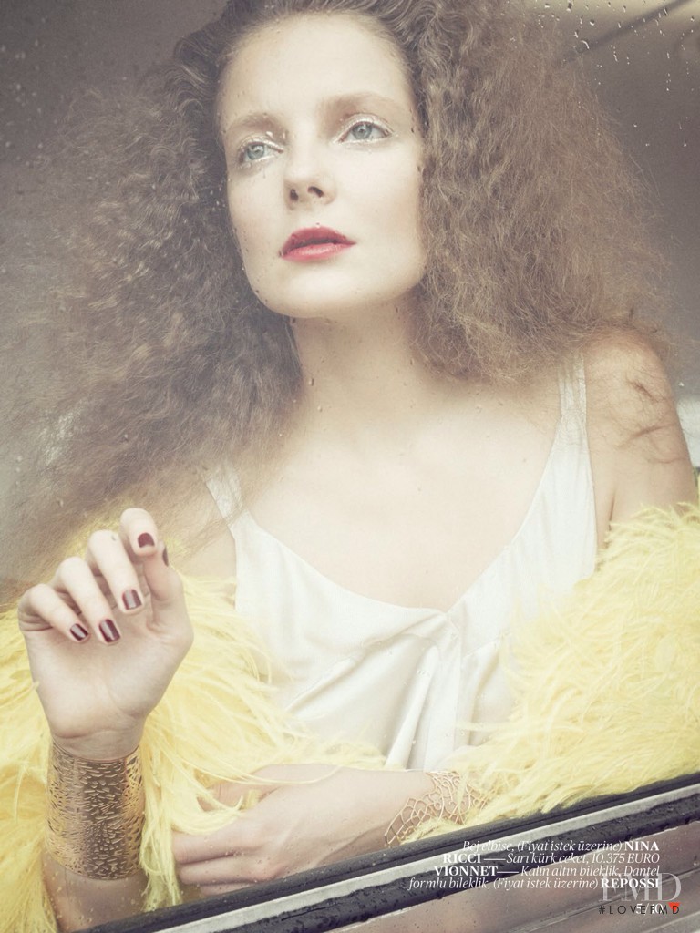 Eniko Mihalik featured in Eniko yolda, December 2013