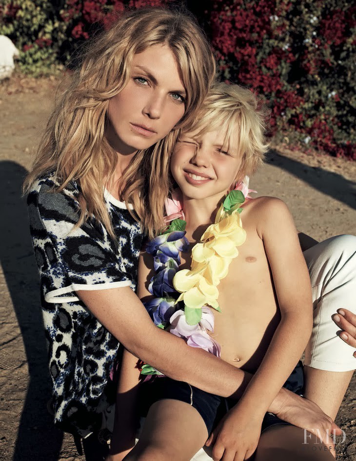 Angela Lindvall featured in Angela Lindvall with family and friends, January 2014