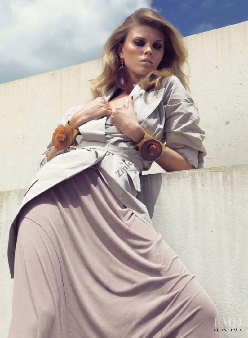 Maryna Linchuk featured in Chic Easy Pieces, November 2009