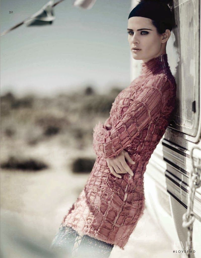 Isabeli Fontana featured in Desert Song, April 2014