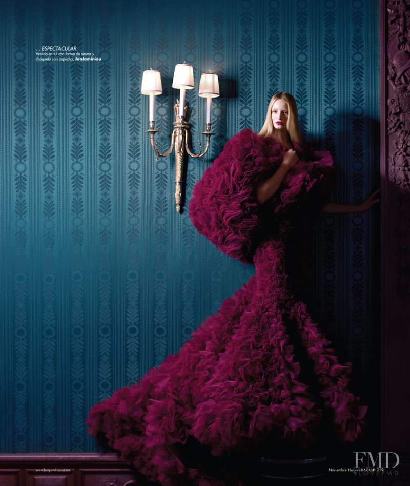 Maud Welzen featured in En Mi Castillo, November 2012