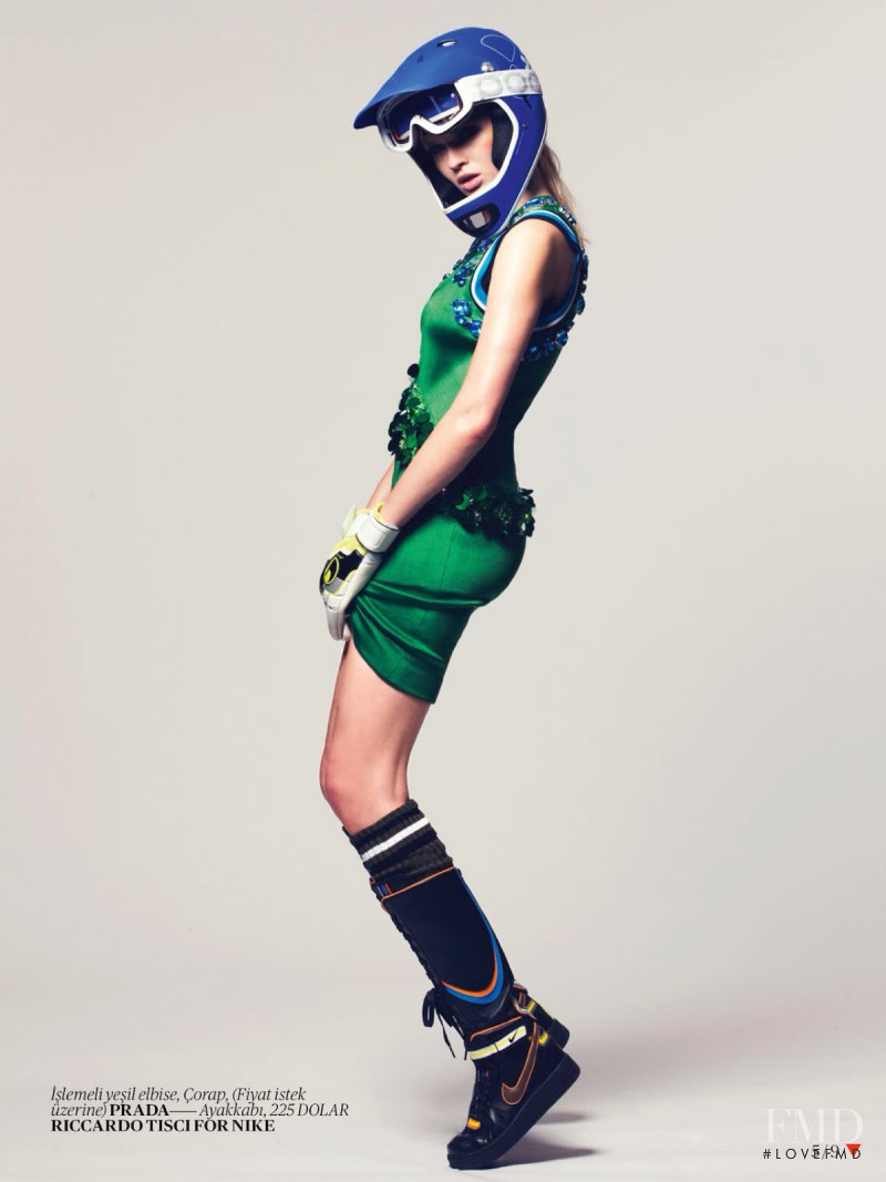 Natalia Siodmiak featured in Spordayim, sonra ararim, April 2014