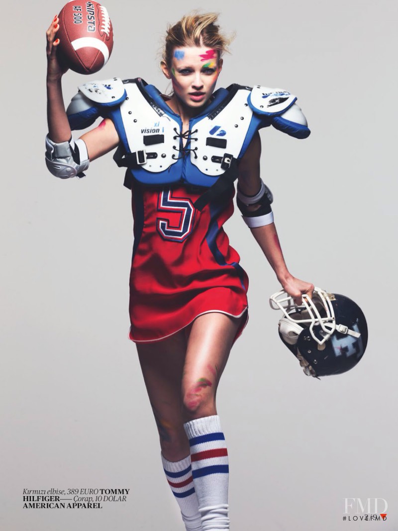 Natalia Siodmiak featured in Spordayim, sonra ararim, April 2014
