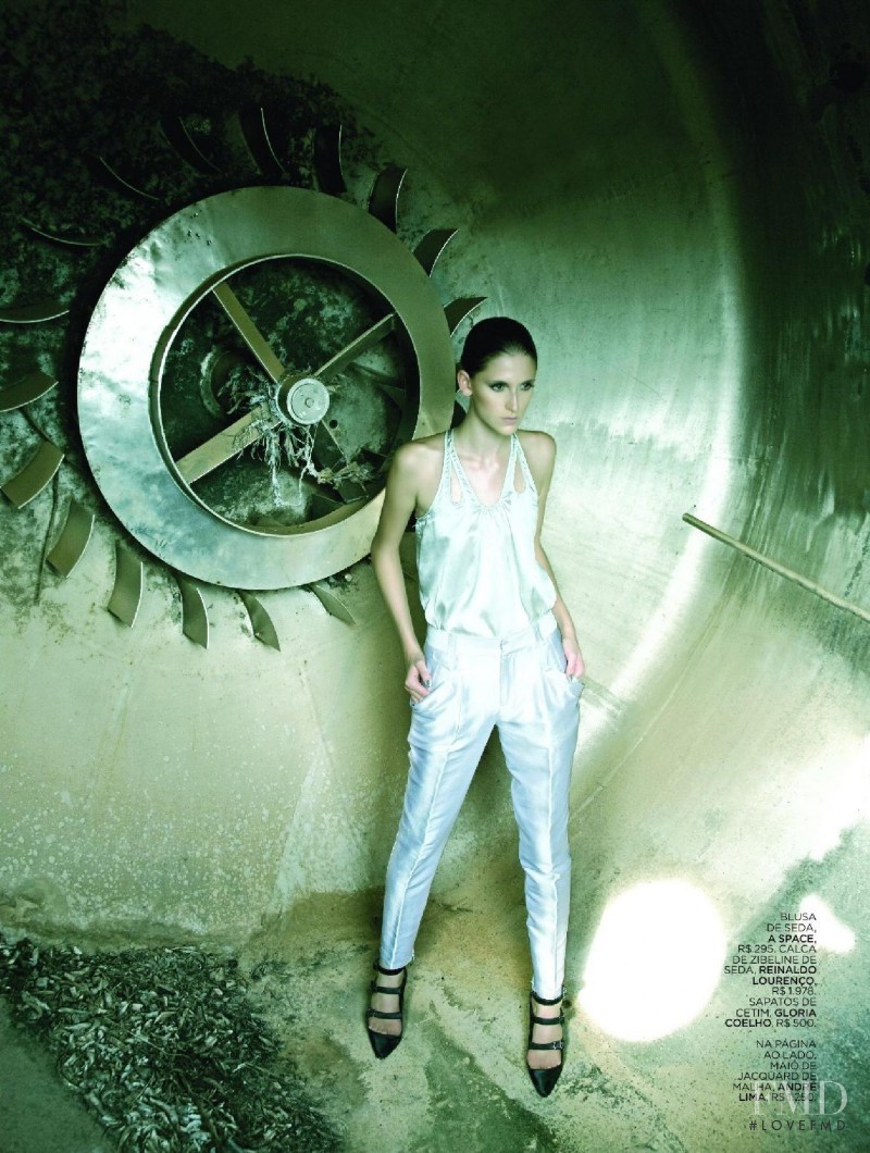 Daiane Conterato featured in cidade perdida, October 2008