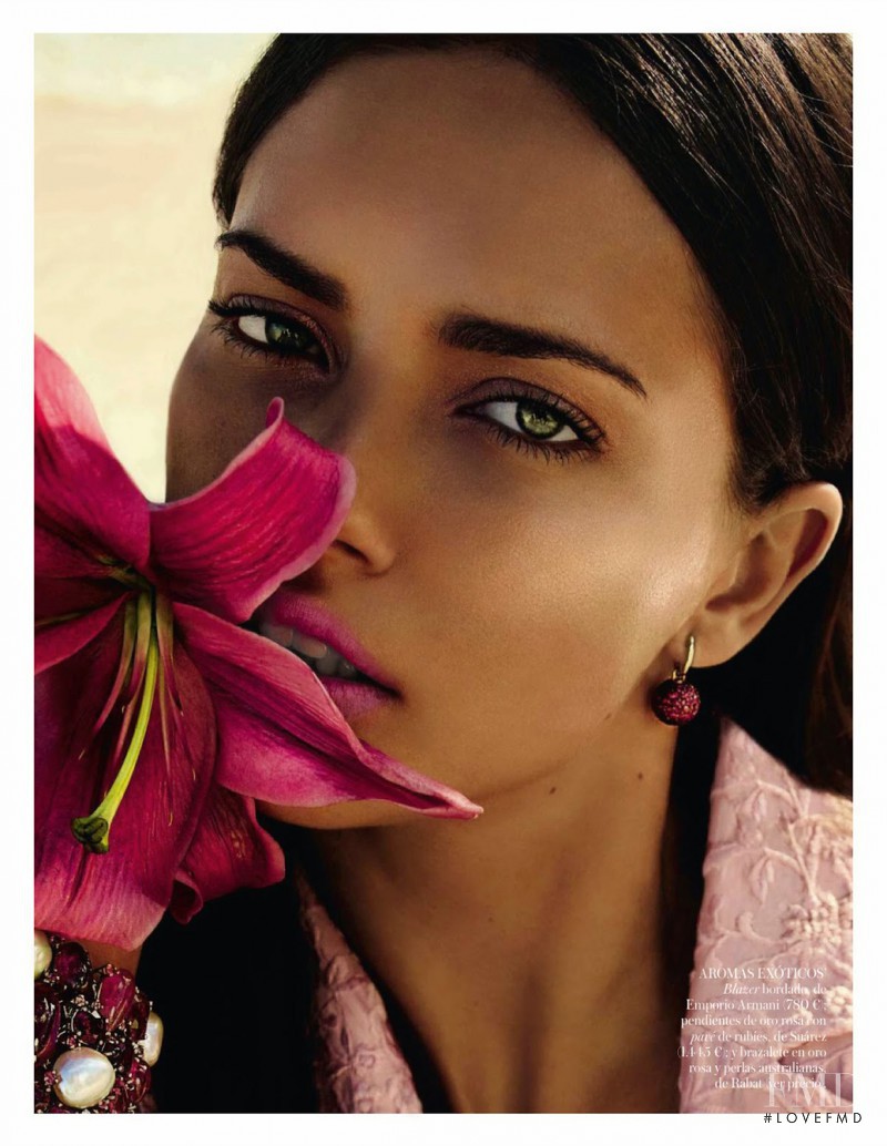 Adriana Lima featured in Alerta Rosa, May 2014