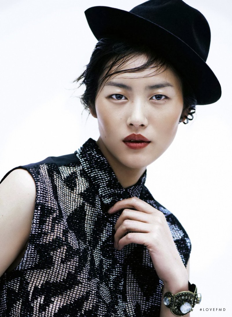 Liu Wen featured in La Última Emperatriz, April 2014