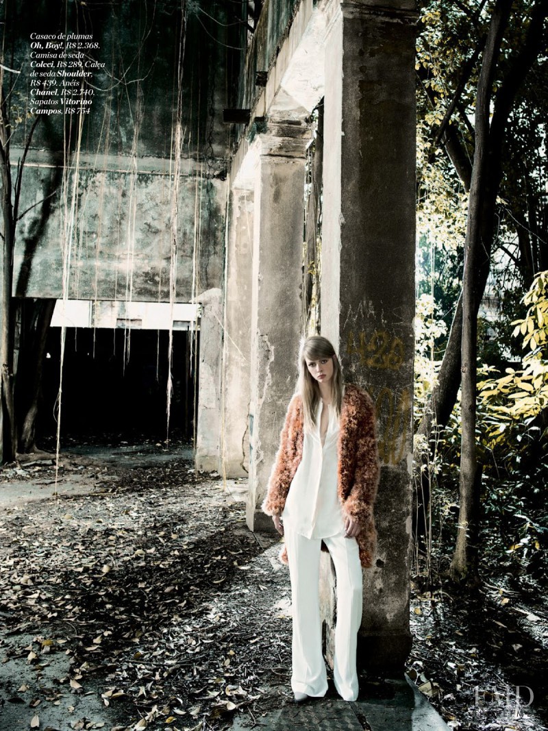 Daniela Witt featured in Cashmere E Algo Mais, May 2014