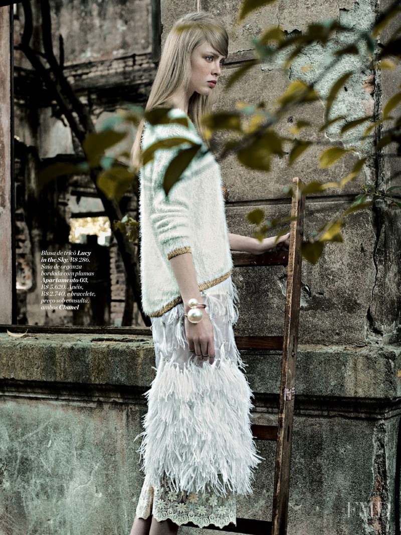 Daniela Witt featured in Cashmere E Algo Mais, May 2014