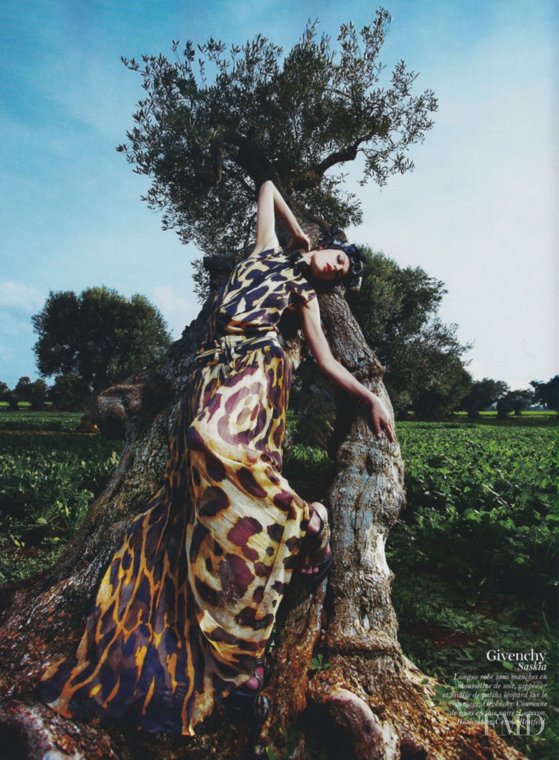 Saskia de Brauw featured in L\'Été 2011, February 2011