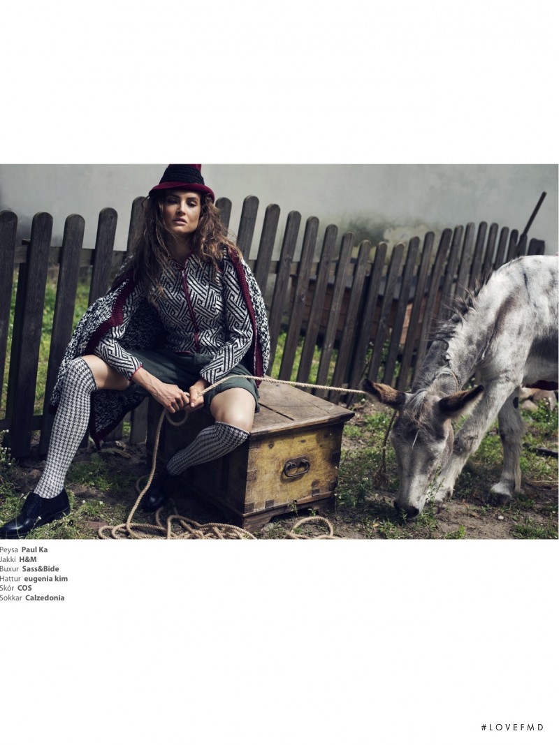 Mariana Idzkowska featured in Wanderer, November 2013