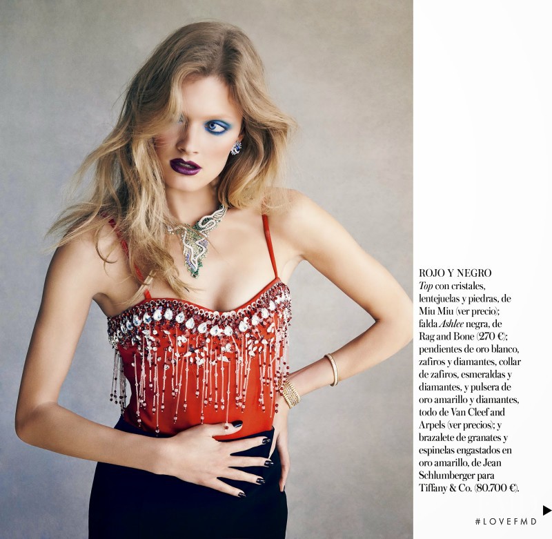 Constance Jablonski featured in Mirame A Los Ojos, July 2014