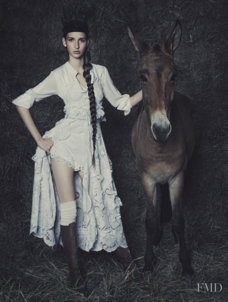 Waleska Gorczevski featured in Devota Da Moda, July 2014