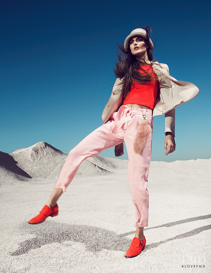 Blanca Padilla featured in El rojo en compania, January 2014