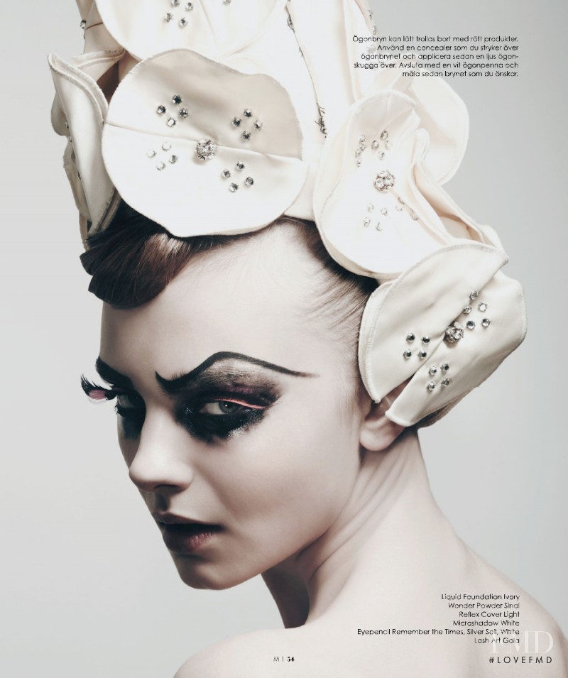 Iryna Kazhamiakina featured in glimpse of an eye, December 2010