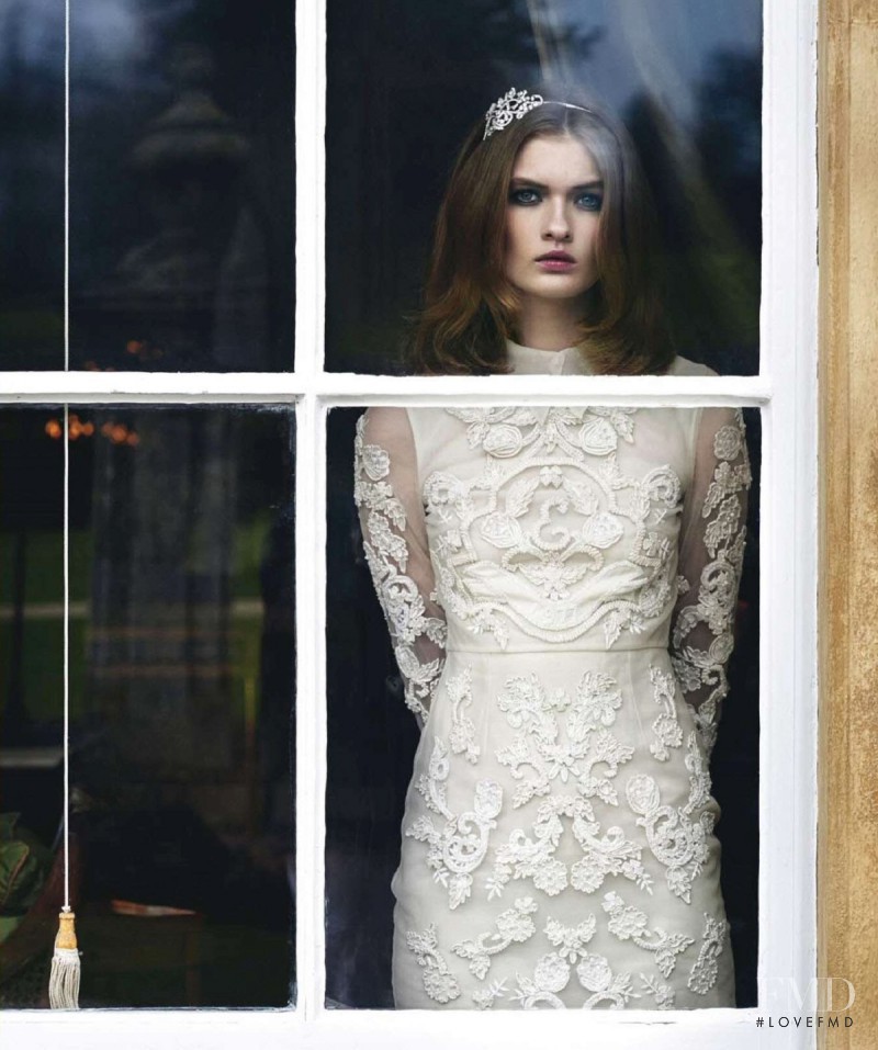 Lara Mullen featured in Seis Bodas, July 2014