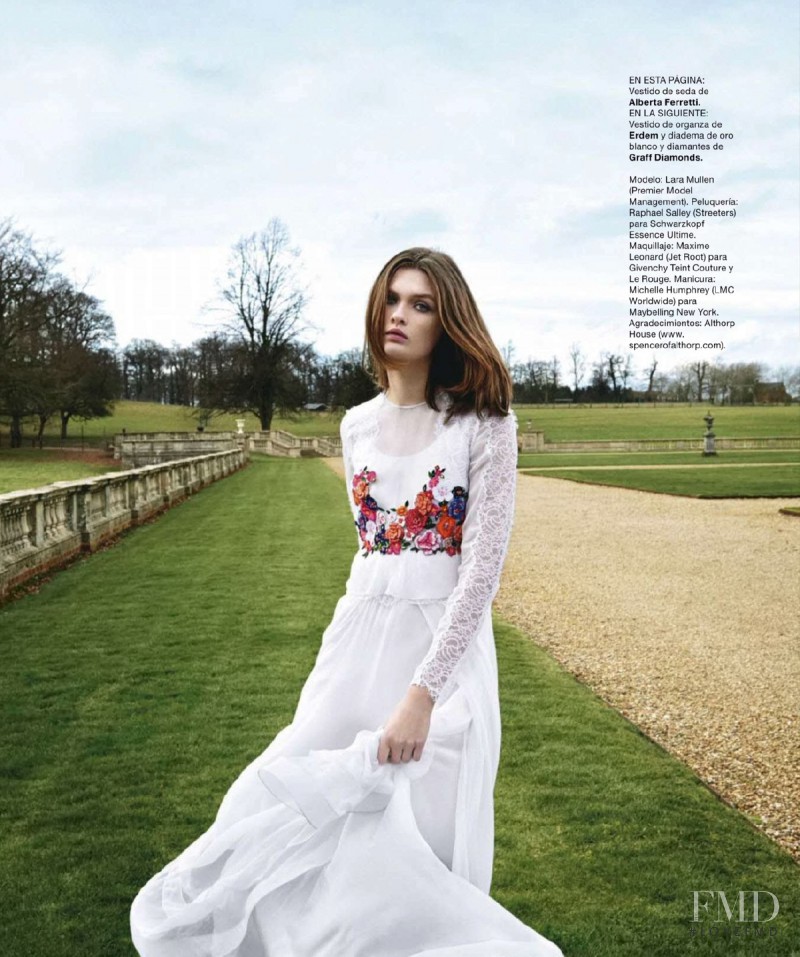 Lara Mullen featured in Seis Bodas, July 2014