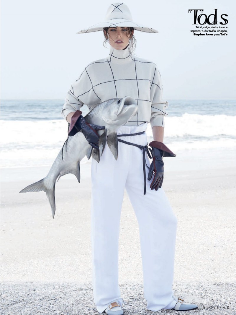 Hilary Rhoda featured in Temporada De Pesca, August 2014