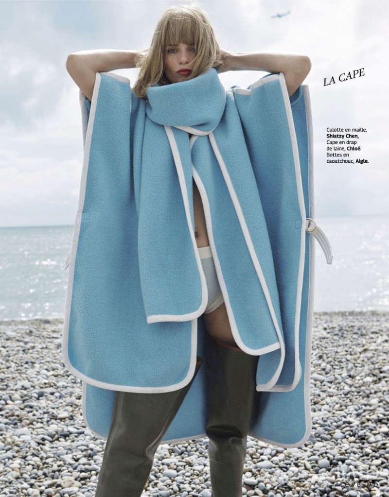 Mariska van der Zee featured in L\'automne À La Plage, August 2014