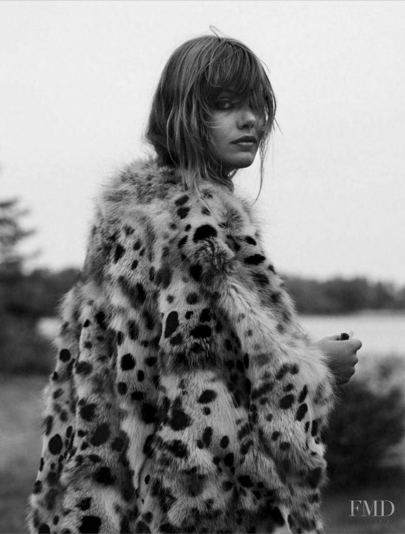 Frida Gustavsson featured in Spècial Mode, October 2014