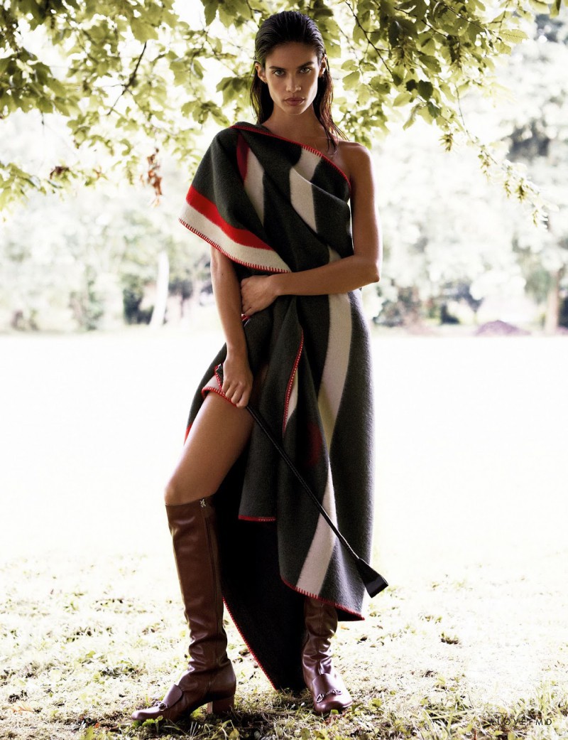 Sara Sampaio featured in Larga Cabalgada, October 2014