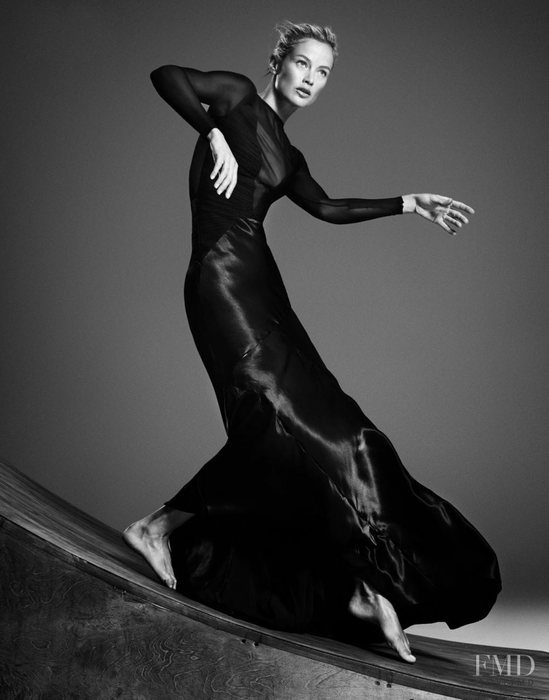 Carolyn Murphy featured in Black Swan, November 2014