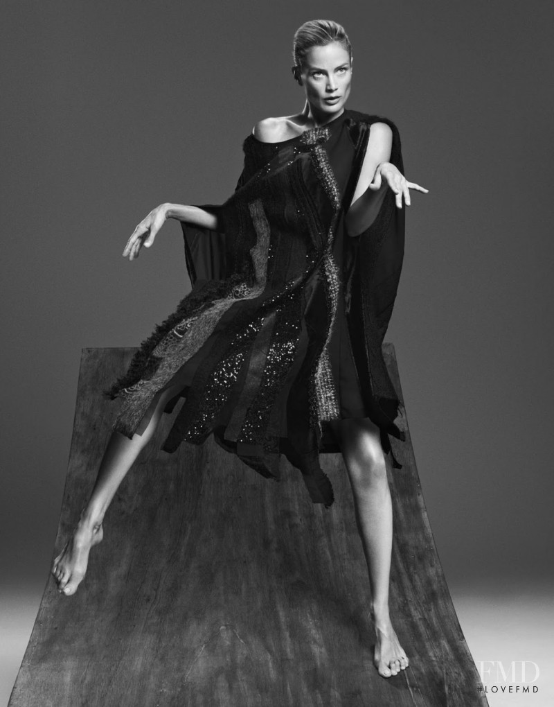 Carolyn Murphy featured in Black Swan, November 2014