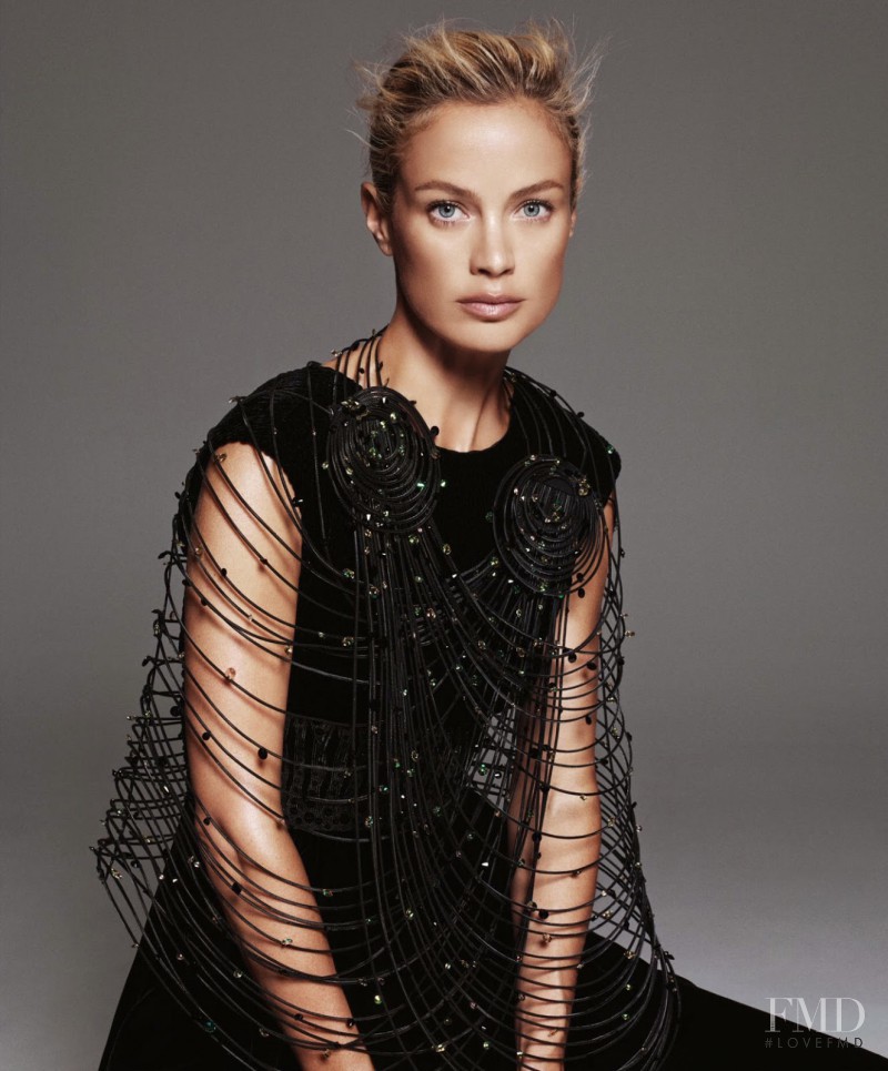 Carolyn Murphy featured in Black Swan, November 2014