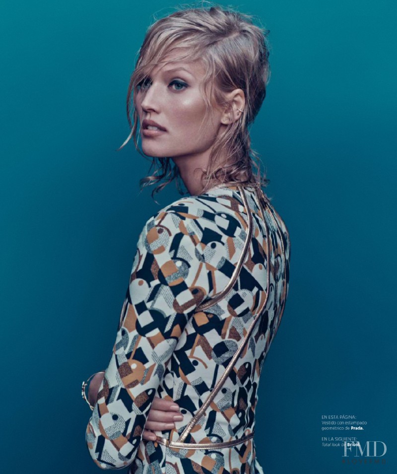 Toni Garrn featured in Pasaporte Británico, November 2014