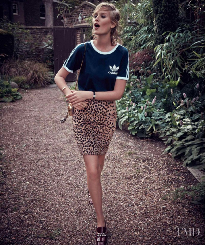 Toni Garrn featured in Pasaporte Británico, November 2014