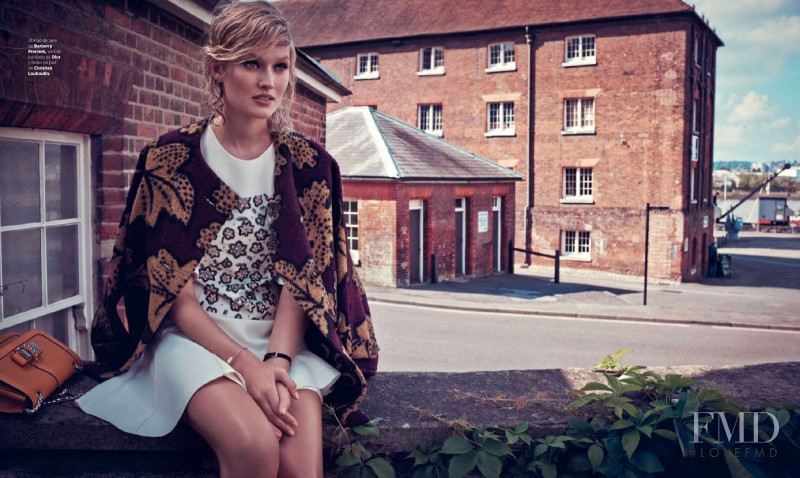 Toni Garrn featured in Pasaporte Británico, November 2014