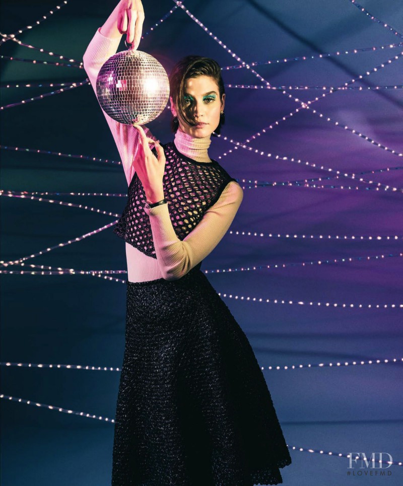 Manon Leloup featured in La Gran Bola De Cristal, January 2015
