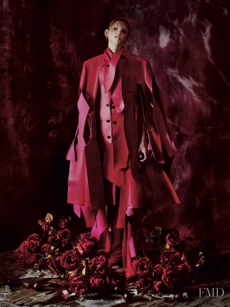 Molly Bair featured in War of The Roses, March 2015