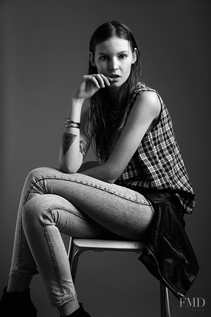 Sara Kiscinska featured in Roxy, April 2014