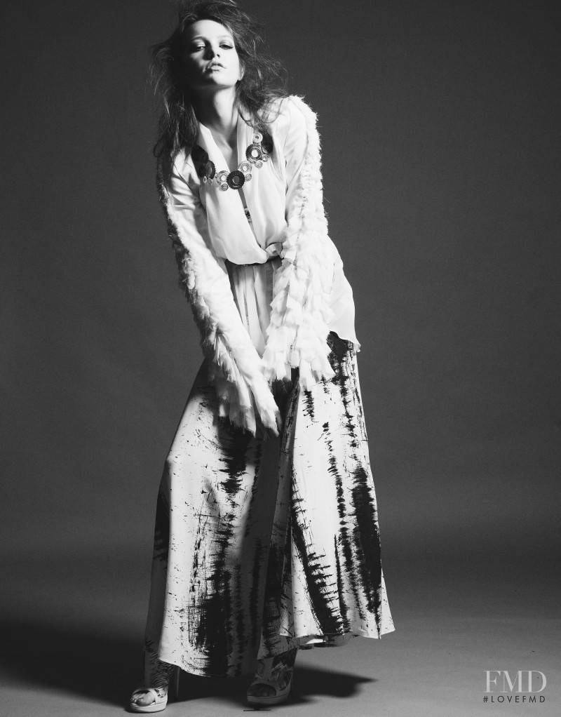L\'Instant Suspendu, June 2011