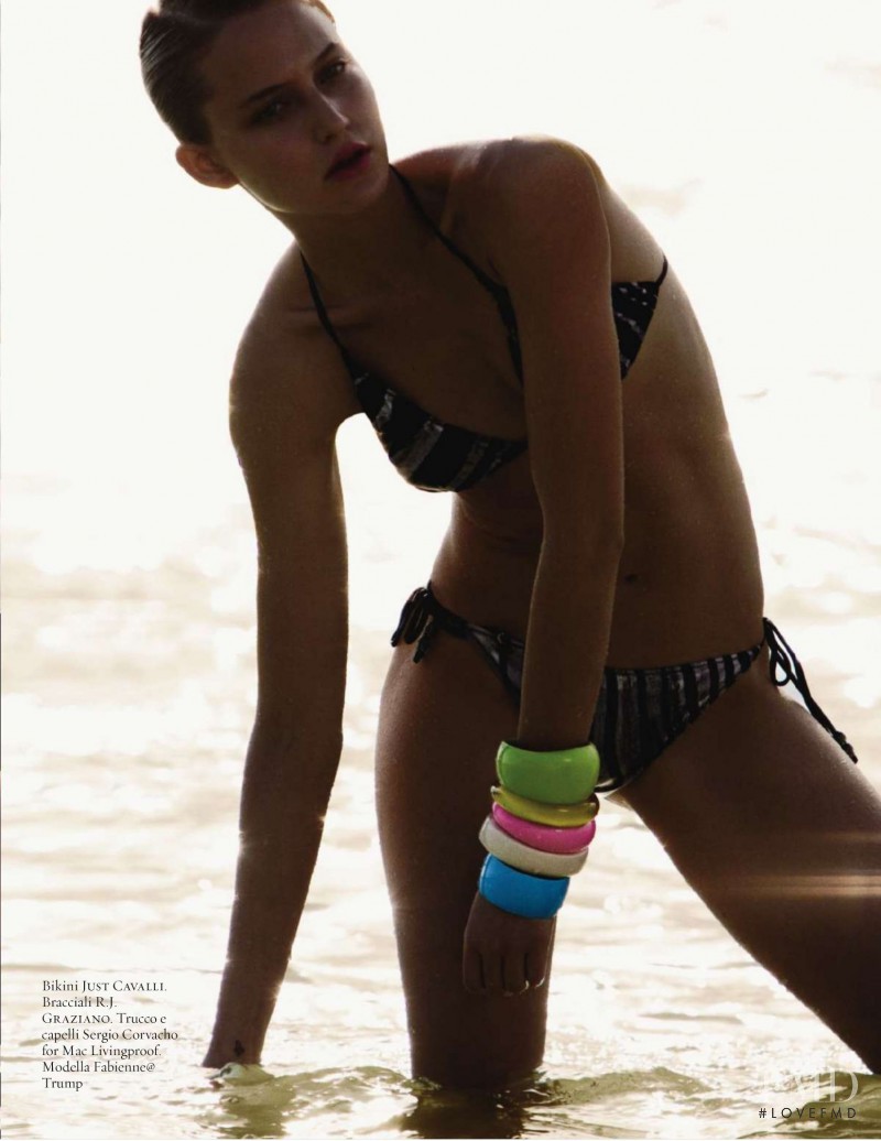 Fabienne Vanderhaeghen featured in In spiaggia al top, July 2010